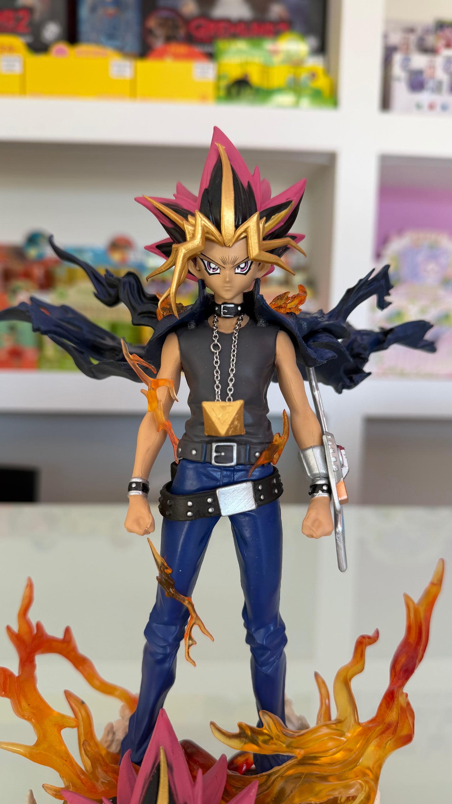 Yu-Gi-Oh! – Yami Yugi Figure Deluxe 28 cm con Busto Extra | Statua Anime da Collezione