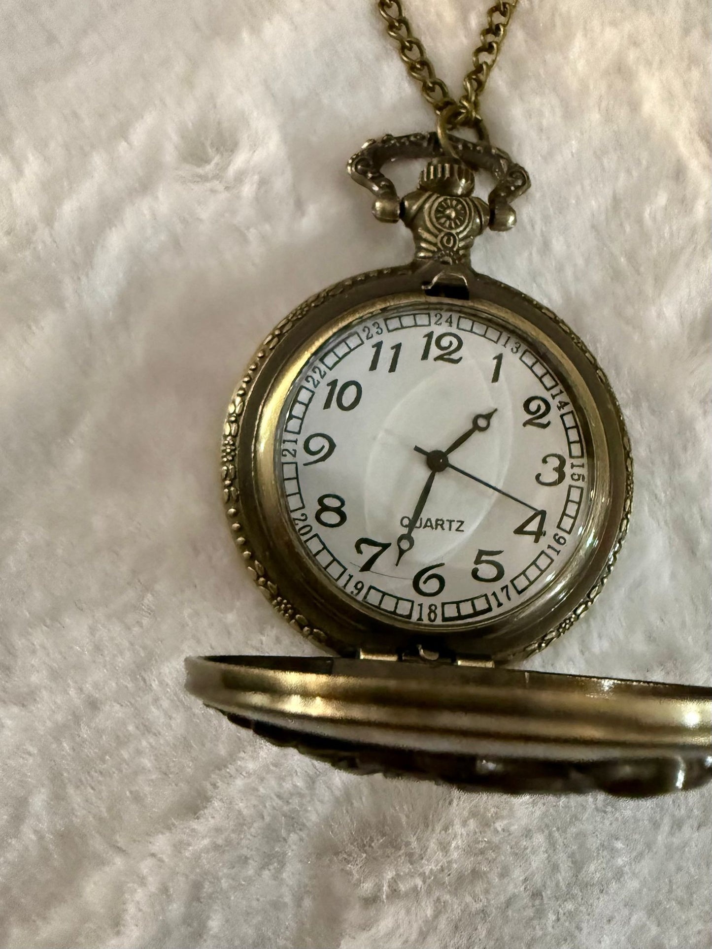 Orologio Collana “Naruto” – Simbolo della Foglia (metallo, funzionante)