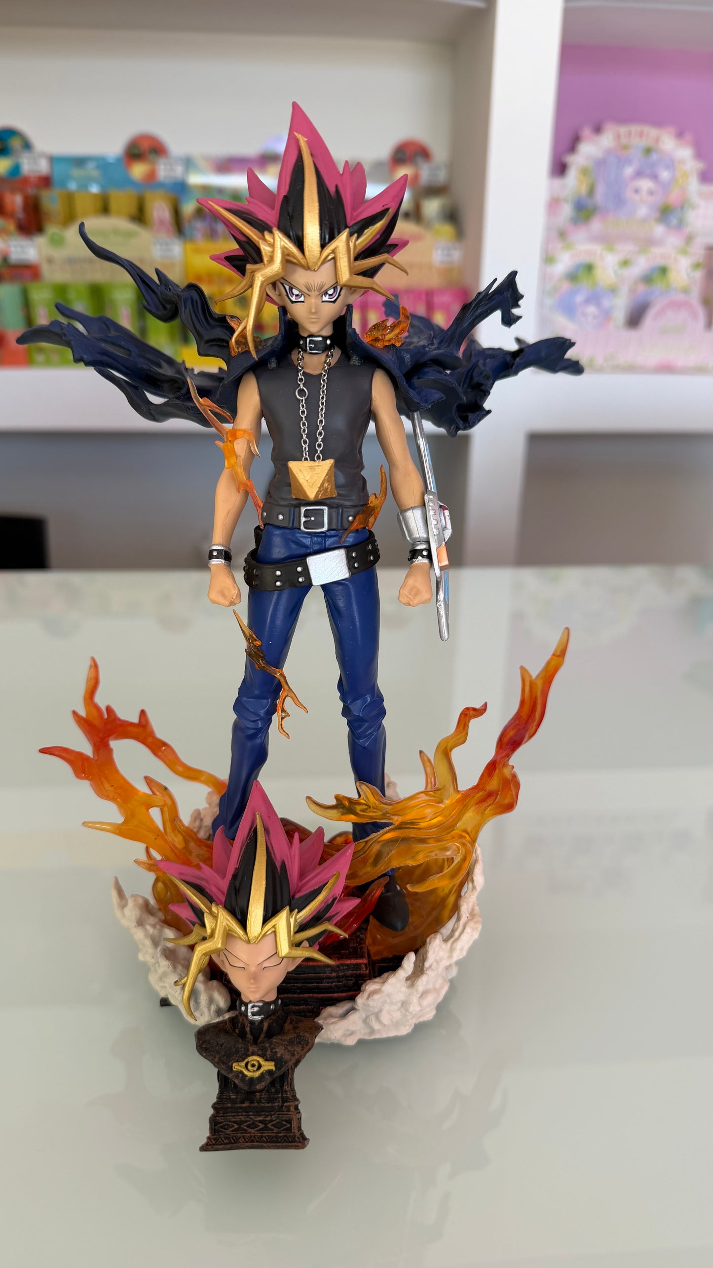 Yu-Gi-Oh! – Yami Yugi Figure Deluxe 28 cm con Busto Extra | Statua Anime da Collezione