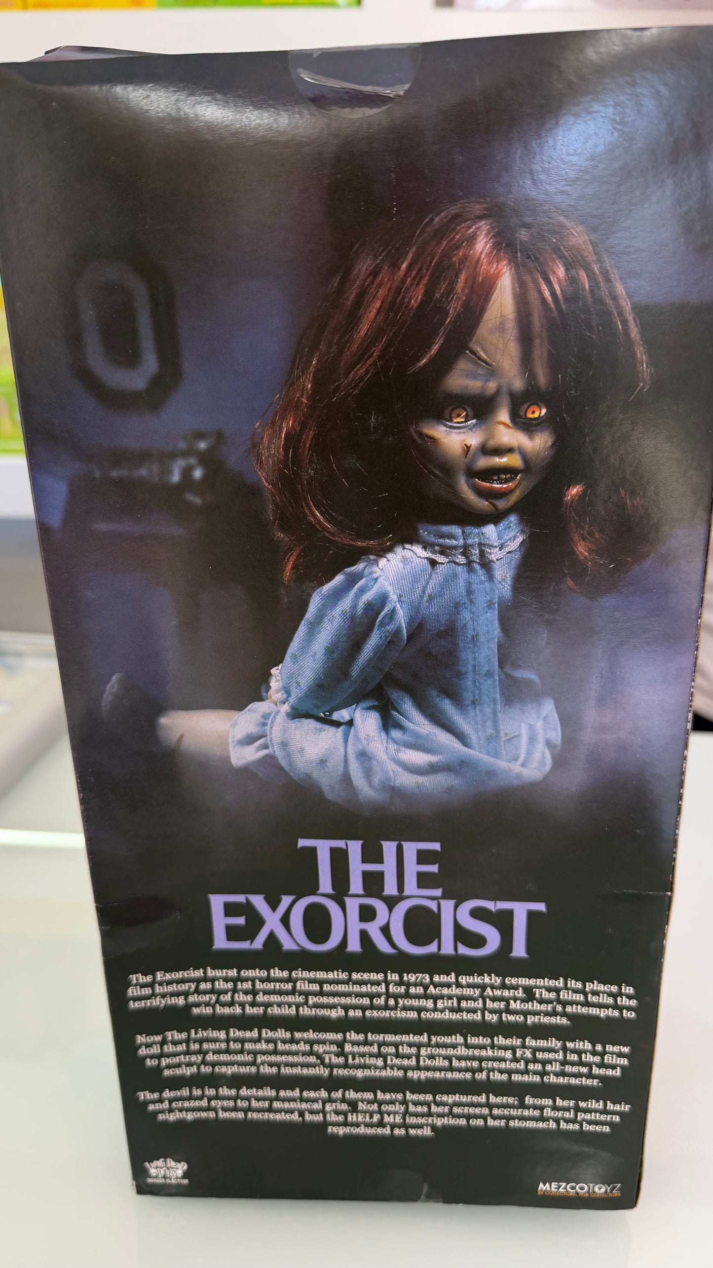 Mezco Toyz – The Exorcist Living Dead Dolls Regan MacNeil – Bambola Ufficiale 27 cm