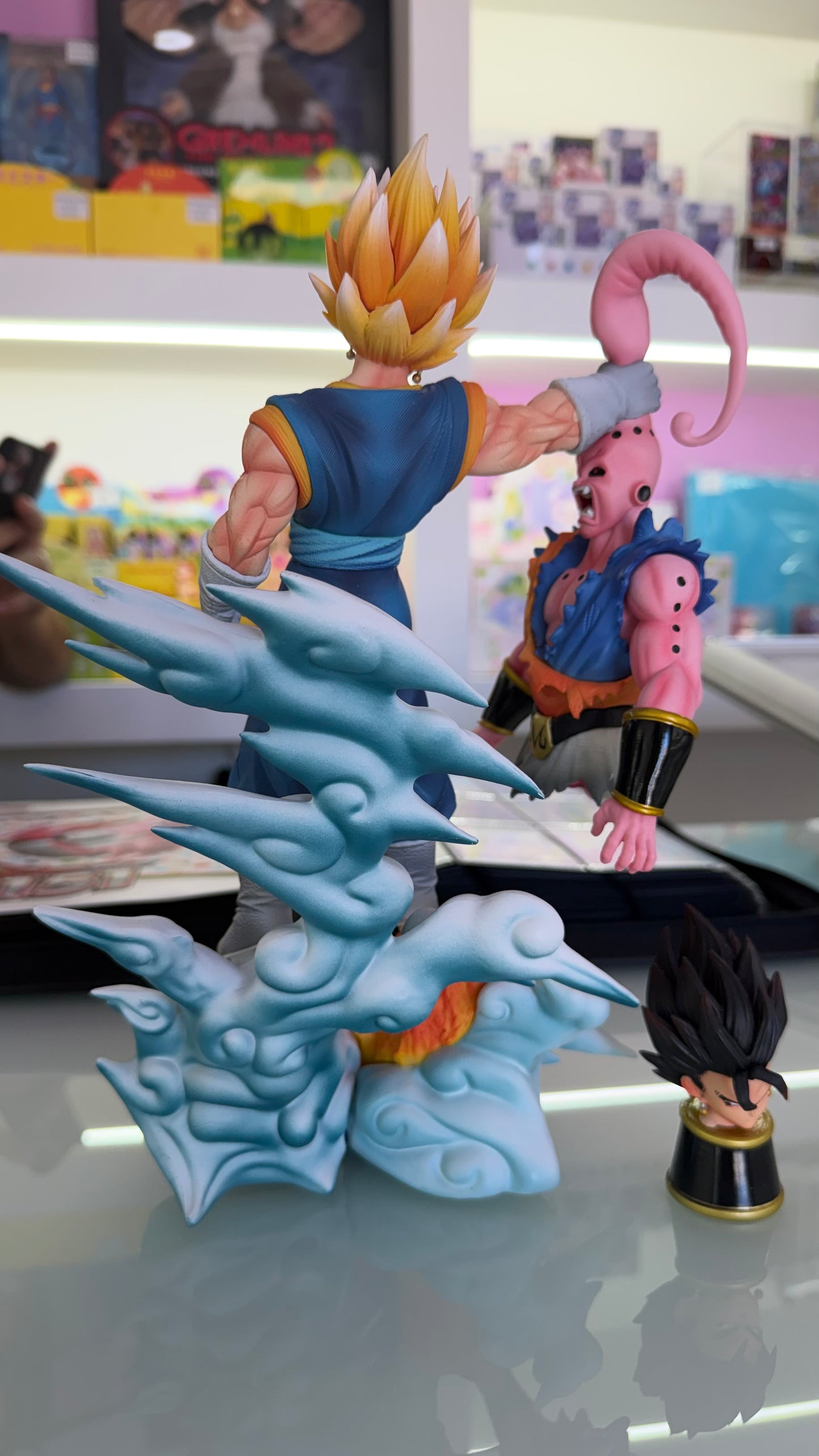 Vegito Super Saiyan vs Super Buu – Dragon Ball Z – Diorama da collezione premium