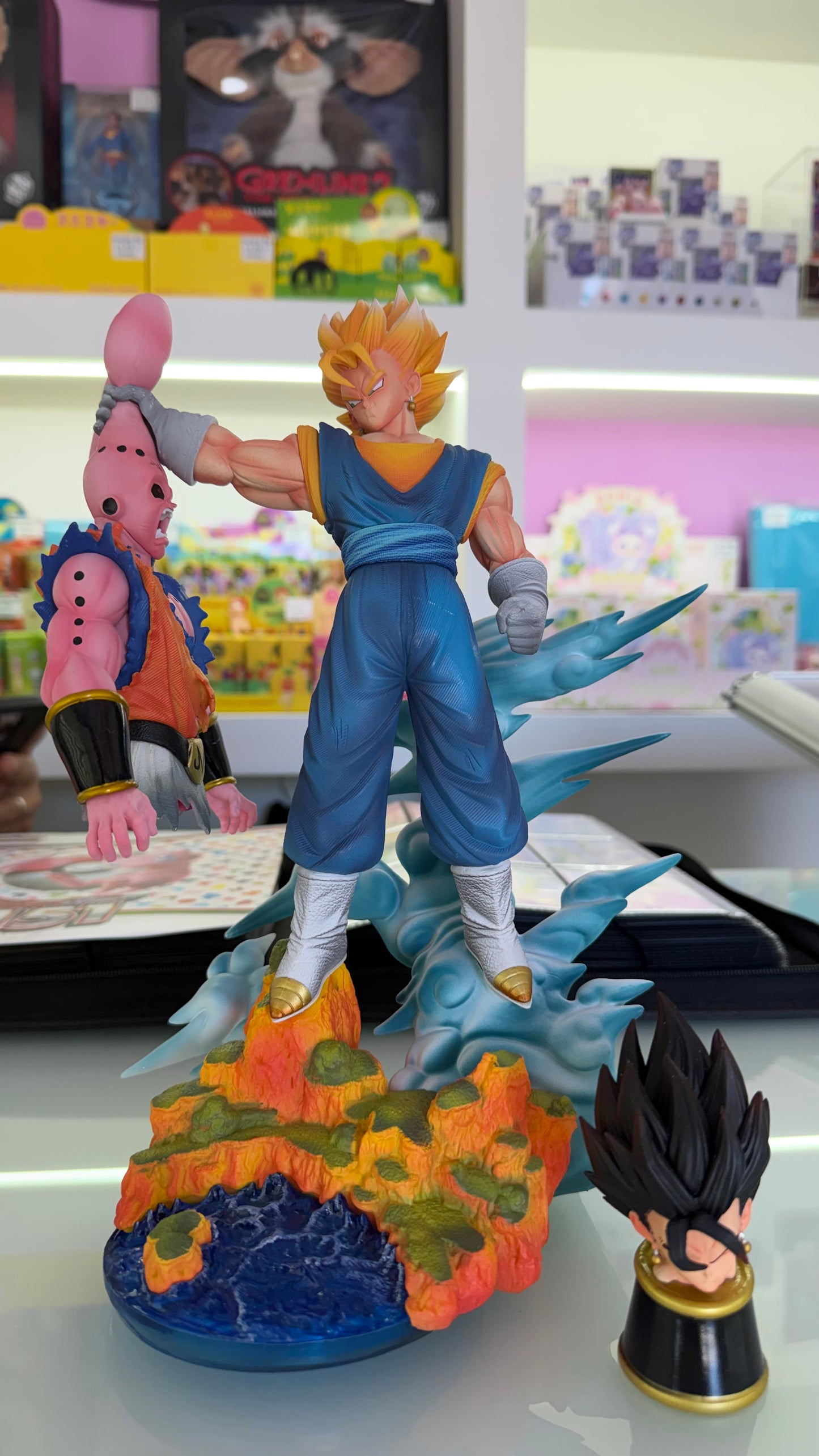 Vegito Super Saiyan vs Super Buu – Dragon Ball Z – Diorama da collezione premium