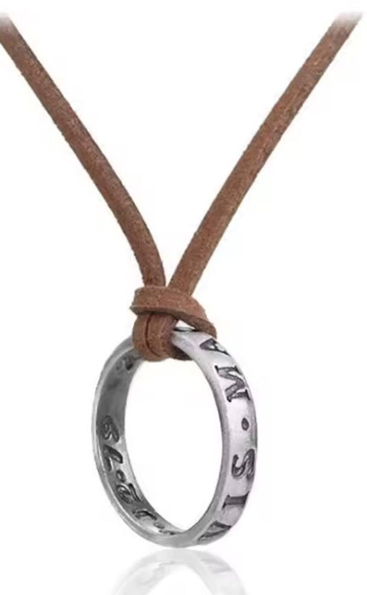 Collana Uncharted – Anello di Nathan Drake (Replica “Sic Parvis Magna”)