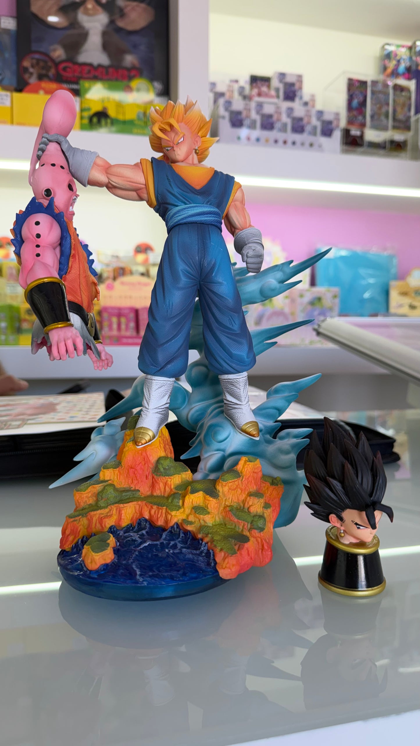 Vegito Super Saiyan vs Super Buu – Dragon Ball Z – Diorama da collezione premium