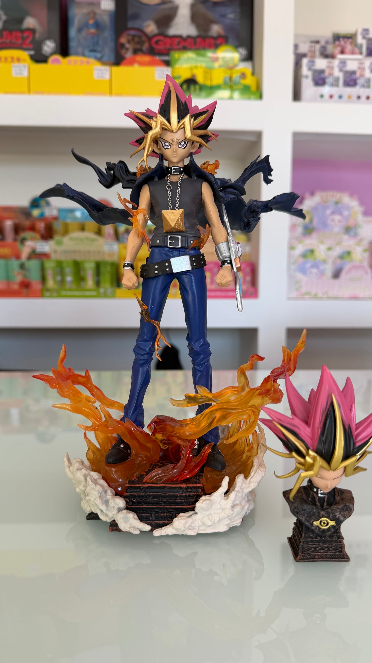 Yu-Gi-Oh! – Yami Yugi Figure Deluxe 28 cm con Busto Extra | Statua Anime da Collezione