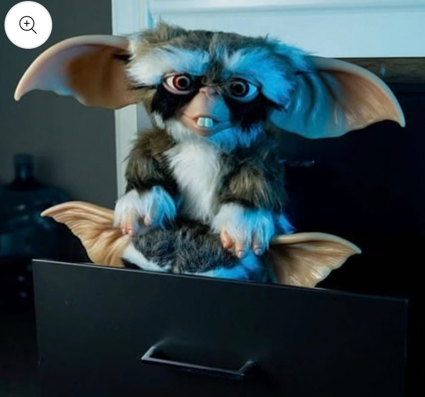 Gremlins 2 – Lenny Mogwai Deluxe Prop | Replica Ufficiale Trick or Treat Studios Disponibilità: Ultimo pezzo
	•	Articolo da collezione - fuori produzione
	•	Nuovo, confezione originale sigillata
	•	Raro da trovare in Europa